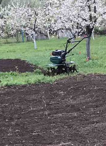 Обработка земли мотоблоком