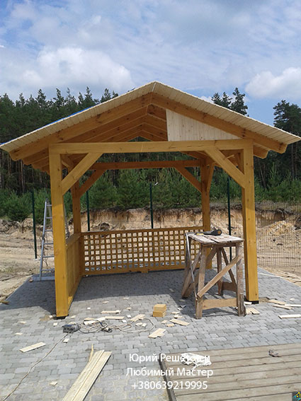 Деревянная беседка