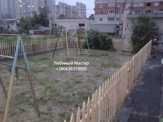 Ограждение из деревянных досок